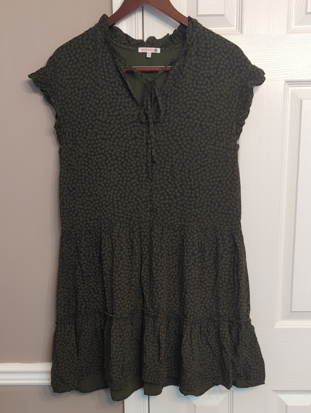Sundry Babydoll Tie-Front Tiered Peasant Dress Ditsy Floral/Sharmrock Print